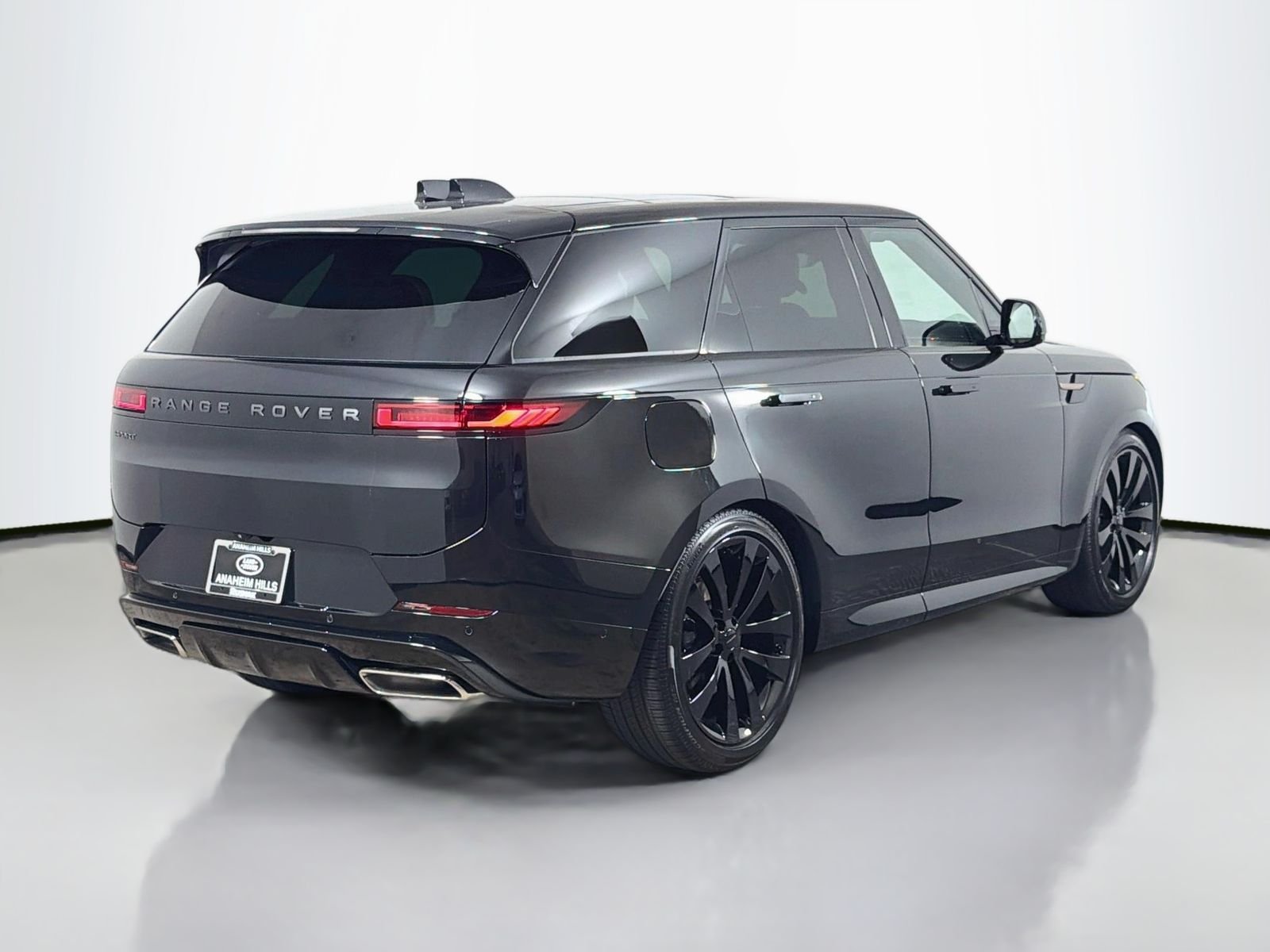 New 2026 Santorini Black Land Rover Dynamic SE image 5