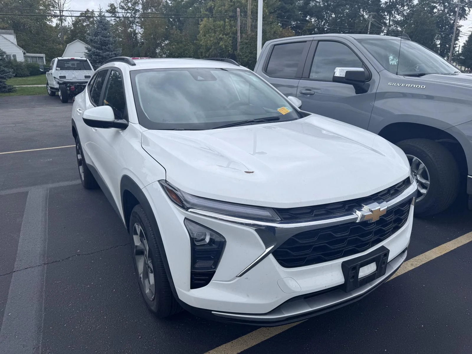 Used 2025 Summit White Chevrolet LT image 3