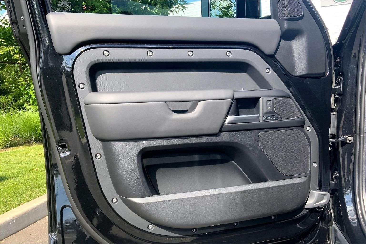 New 2026 Santorini Black LAND ROVER X-Dynamic SE image 10