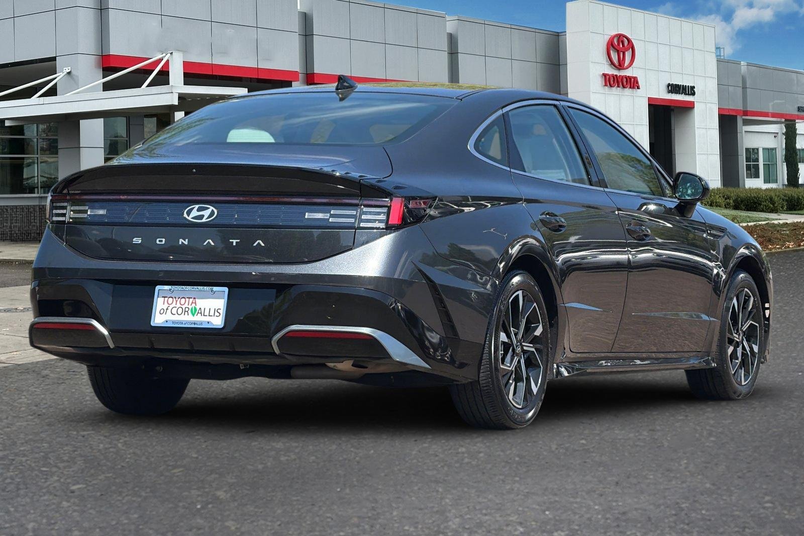 Used 2025 Portofino Gray Hyundai SEL image 4