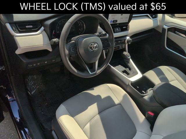 Used 2023  Toyota XLE Premium image 12