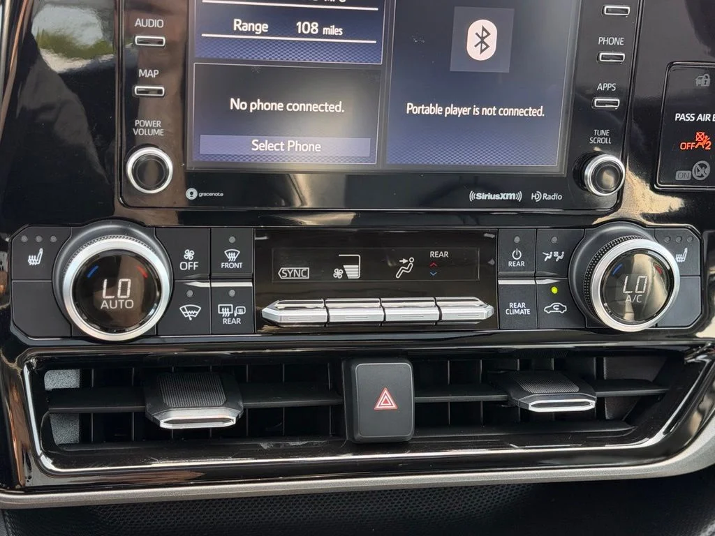 Used 2022  Toyota XLE image 18