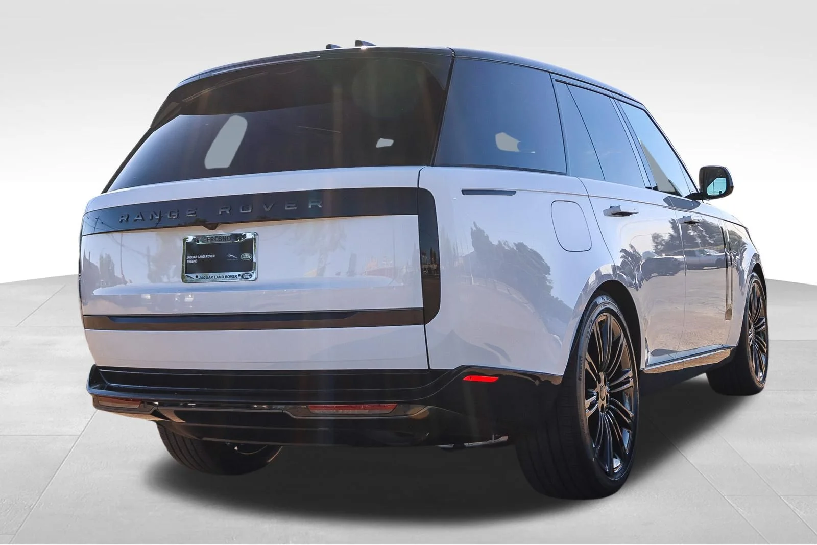 New 2026 Fuji White Land Rover SE image 5