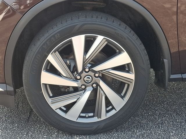 Used 2019 Brown Nissan SL image 28
