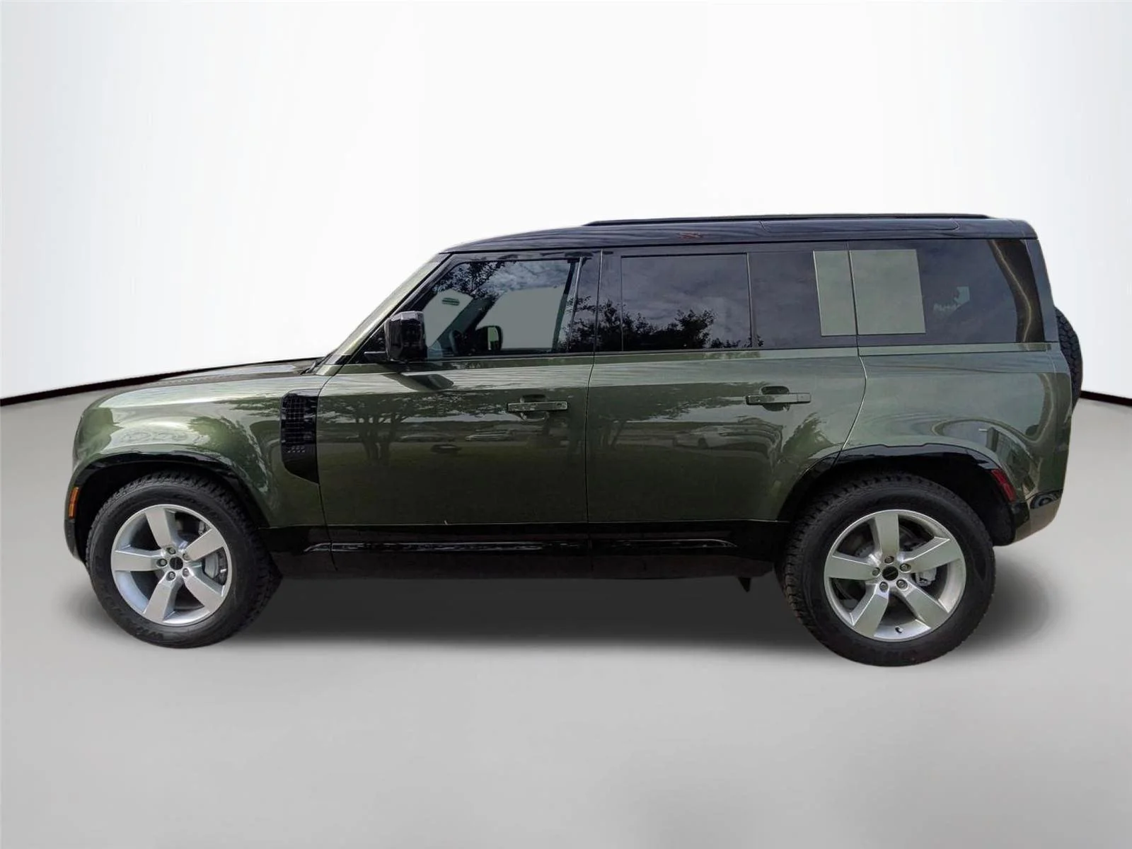 Used 2026 Woolstone Green Metallic Land Rover X-Dynamic SE image 8
