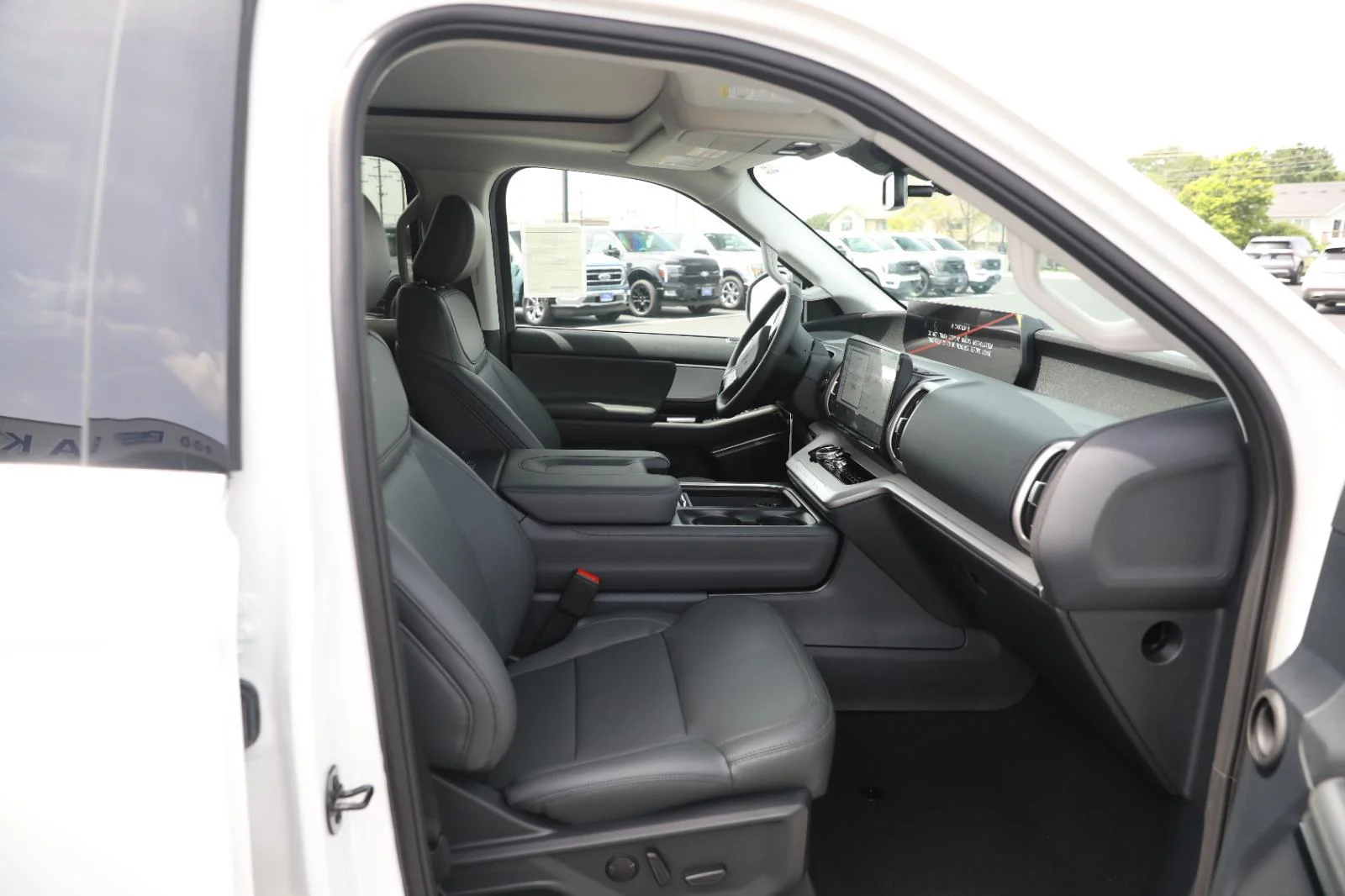 New 2026 Star White Metallic Tri-Coat Ford Active image 25