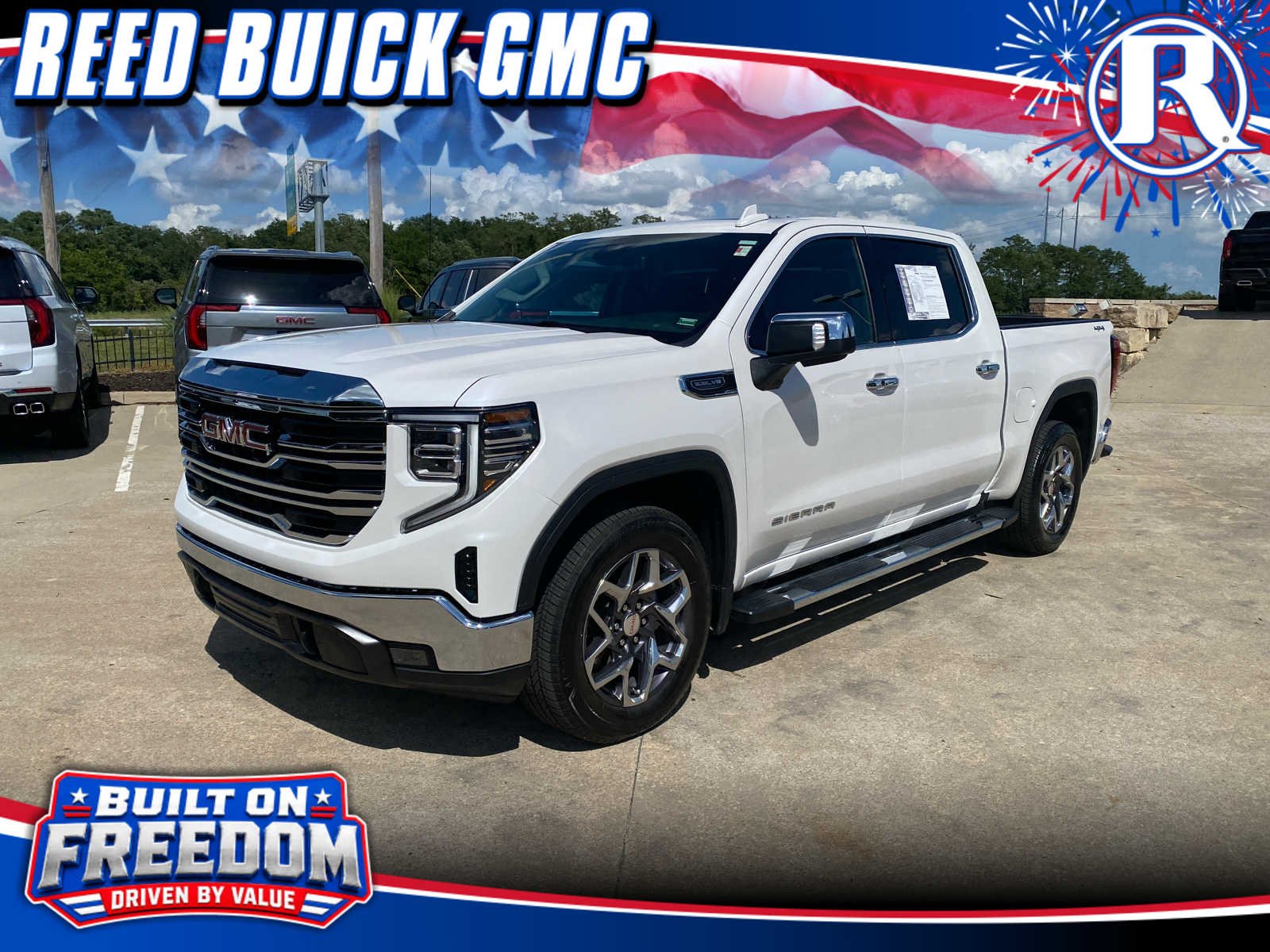 Used 2025 White Frost Tricoat GMC SLT image 1