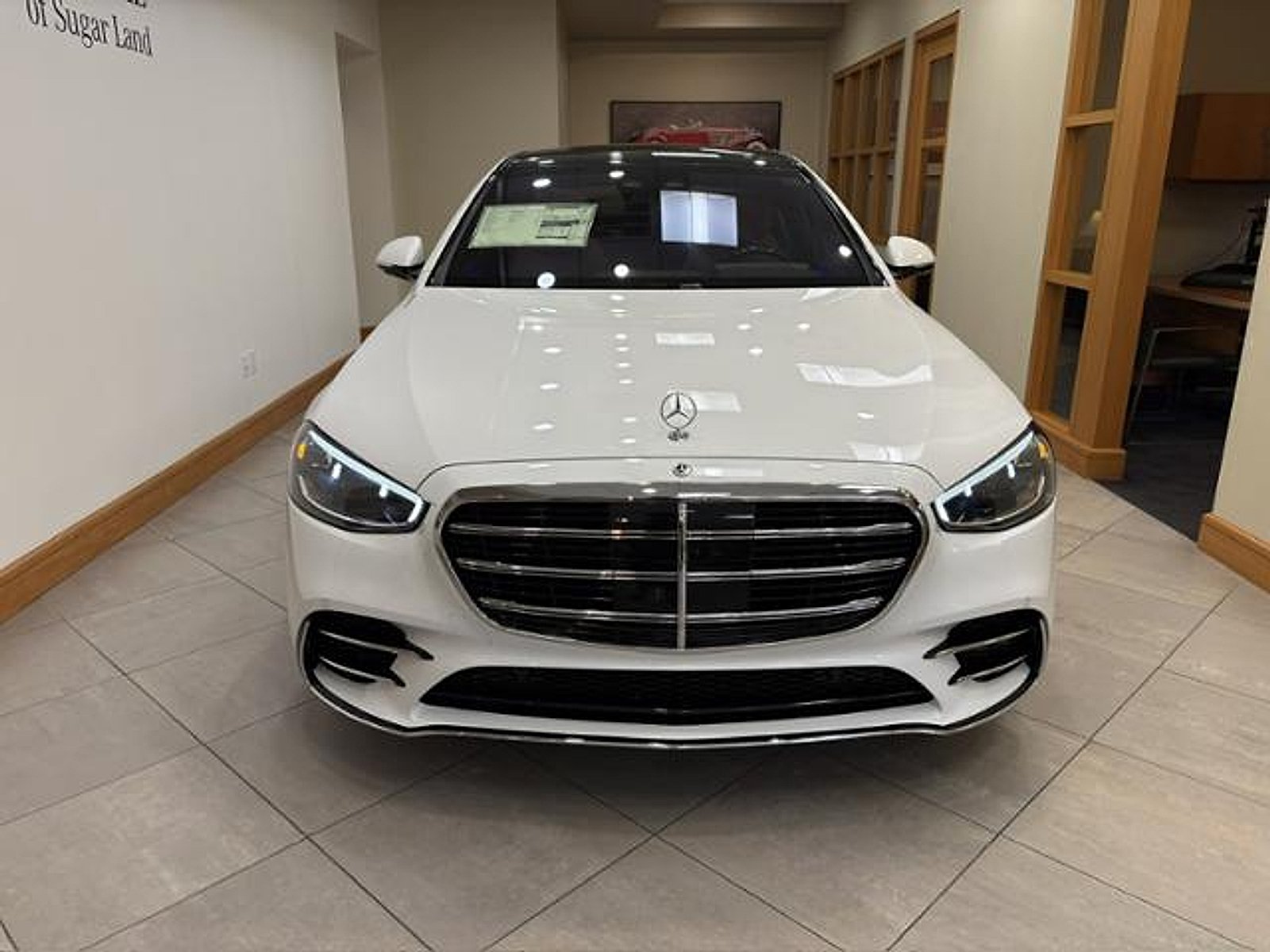 New 2026 MANUFAKTUR Moonlight White Metallic Mercedes-Benz 4MATIC® image 3