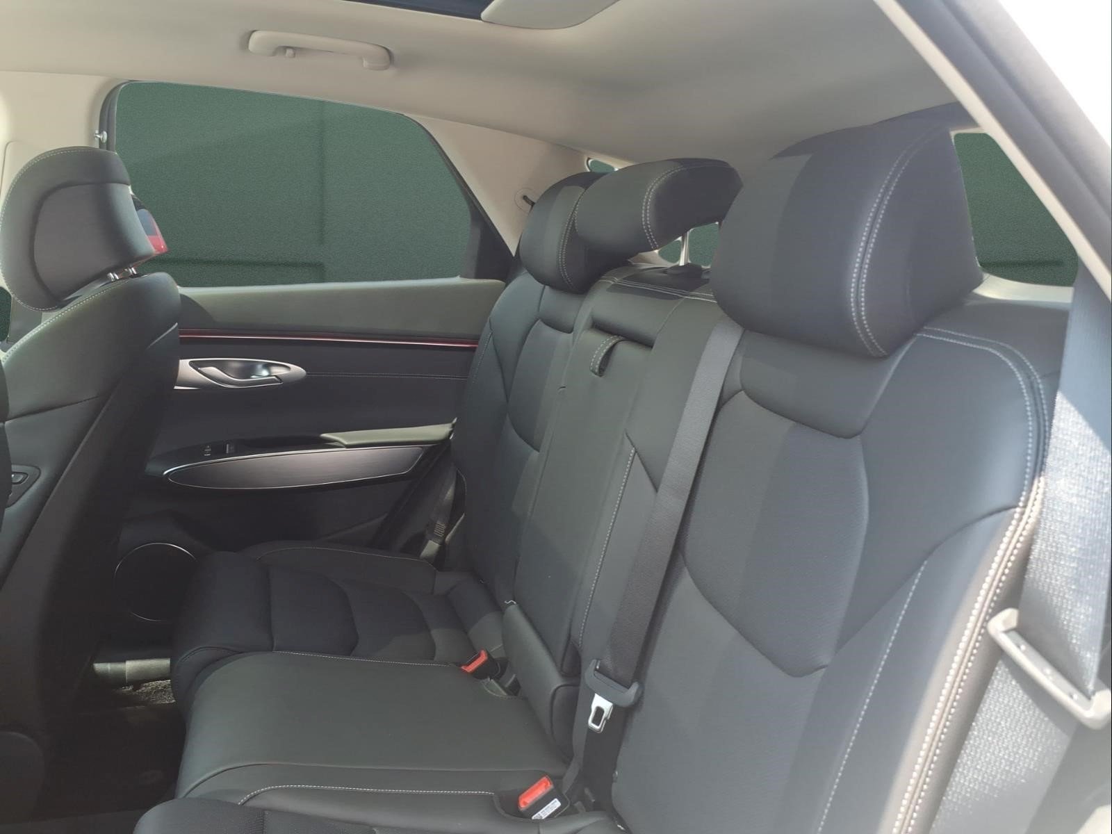 New 2027 White Genesis 2.5T Select image 11