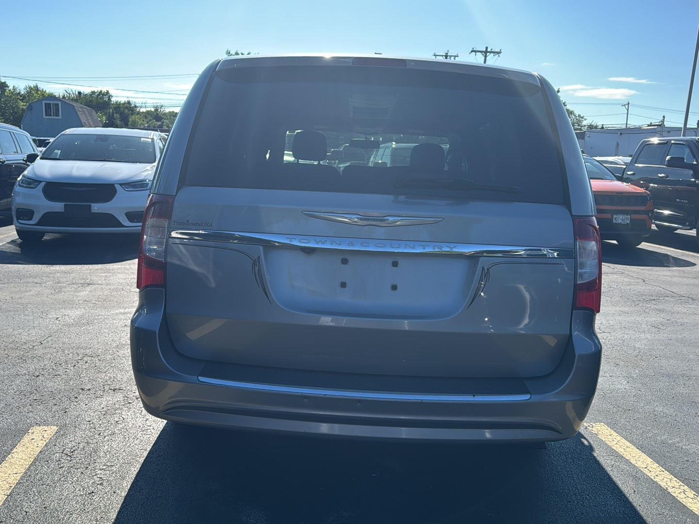 Used 2013 Billet Silver Metallic Chrysler Touring image 6