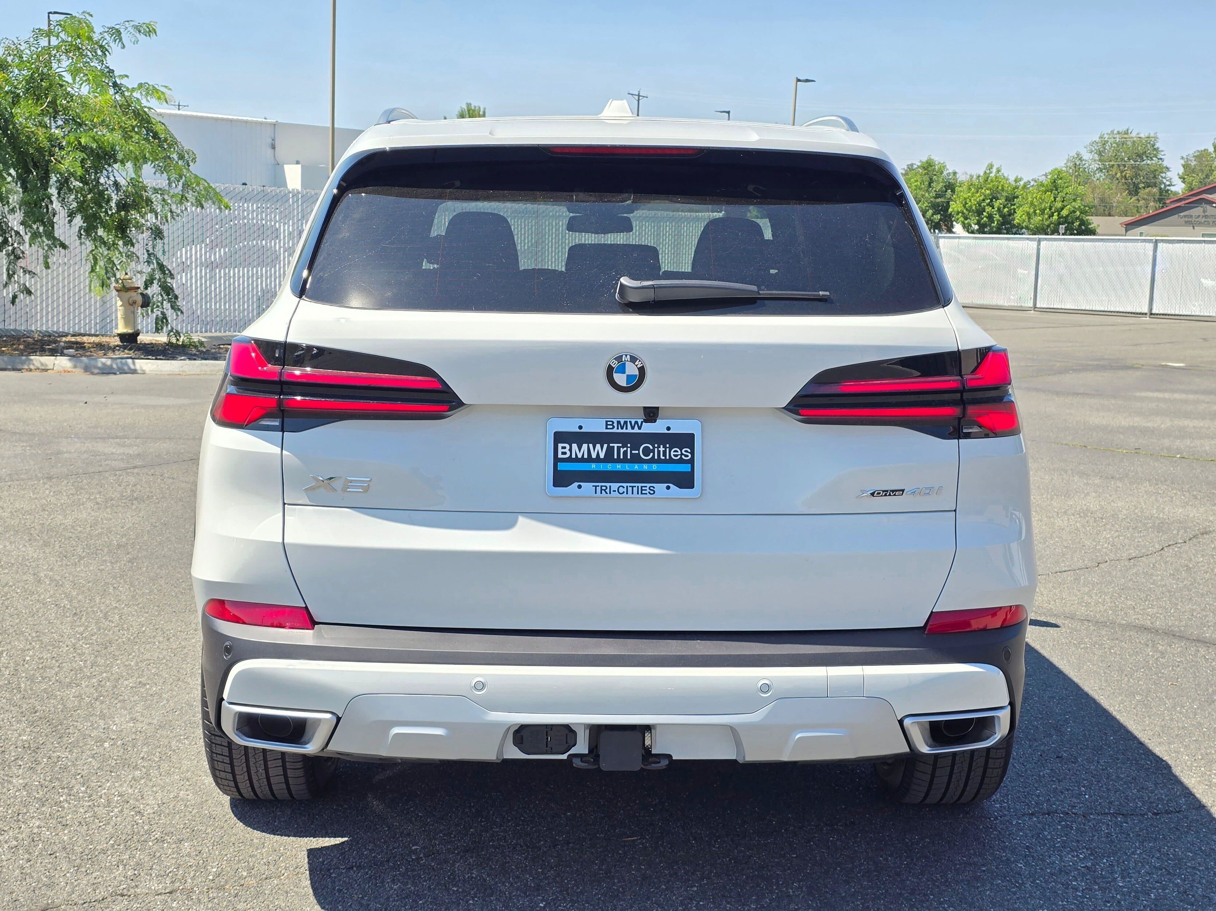 New 2026 Alpine White BMW xDrive40i image 5
