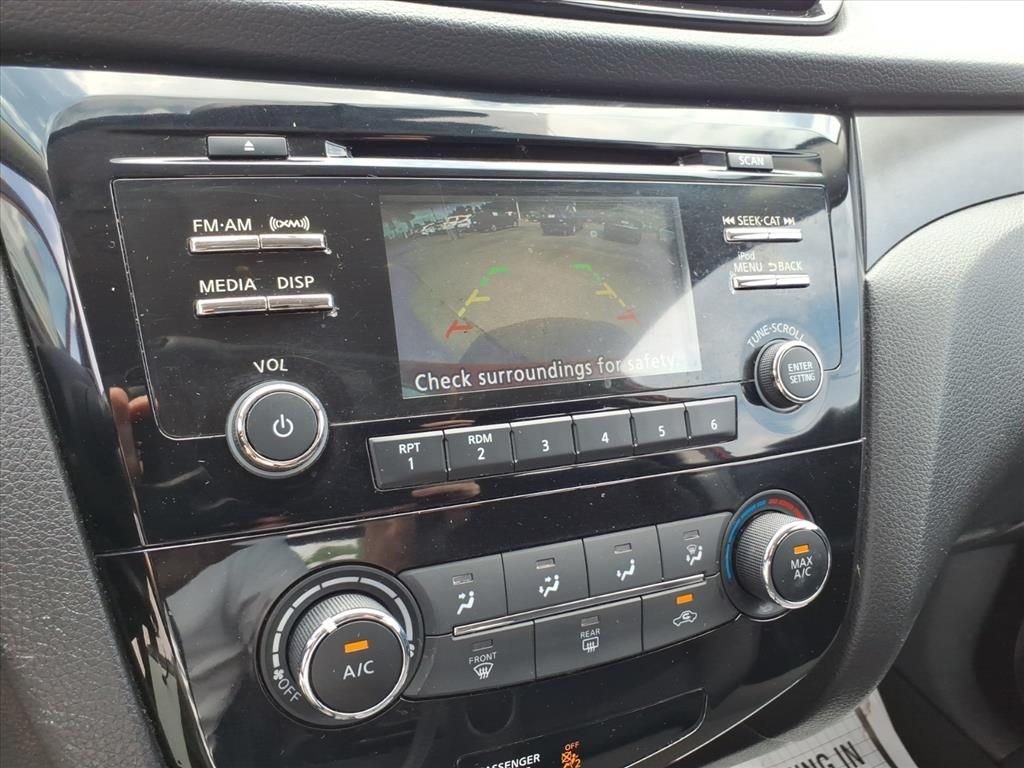 Used 2018 Ruby Nissan S image 23