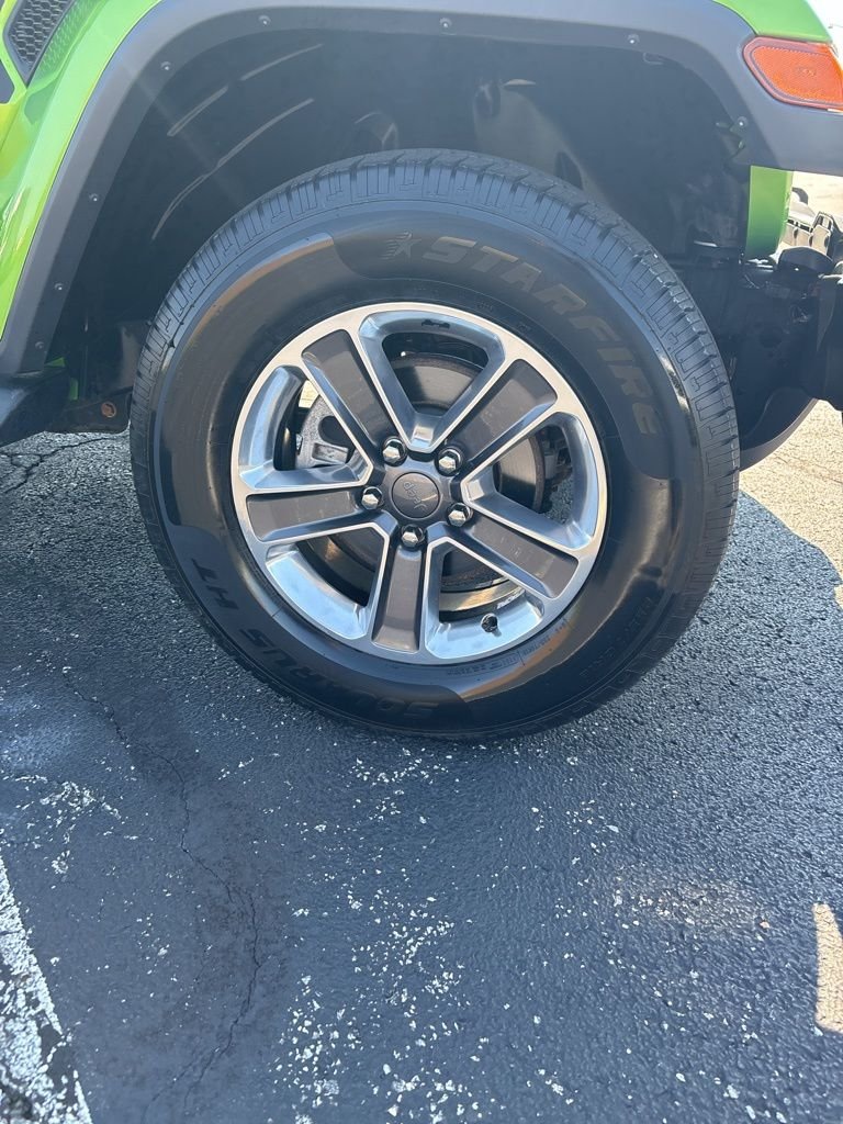 Used 2019 Green Jeep Unlimited Sahara image 10