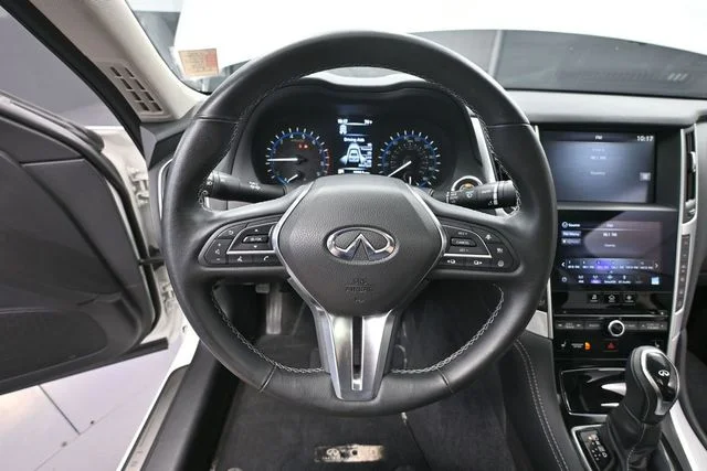 Certified Used 2024 White INFINITI LUXE image 21