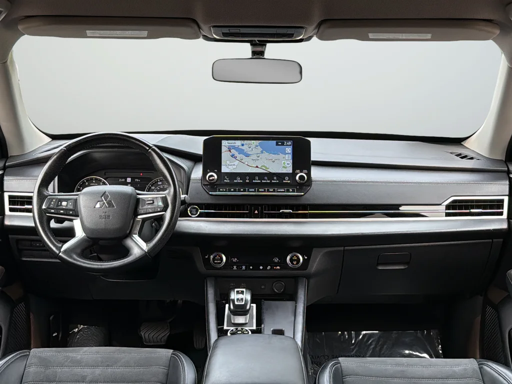 Used 2024 Black Mitsubishi SE image 9
