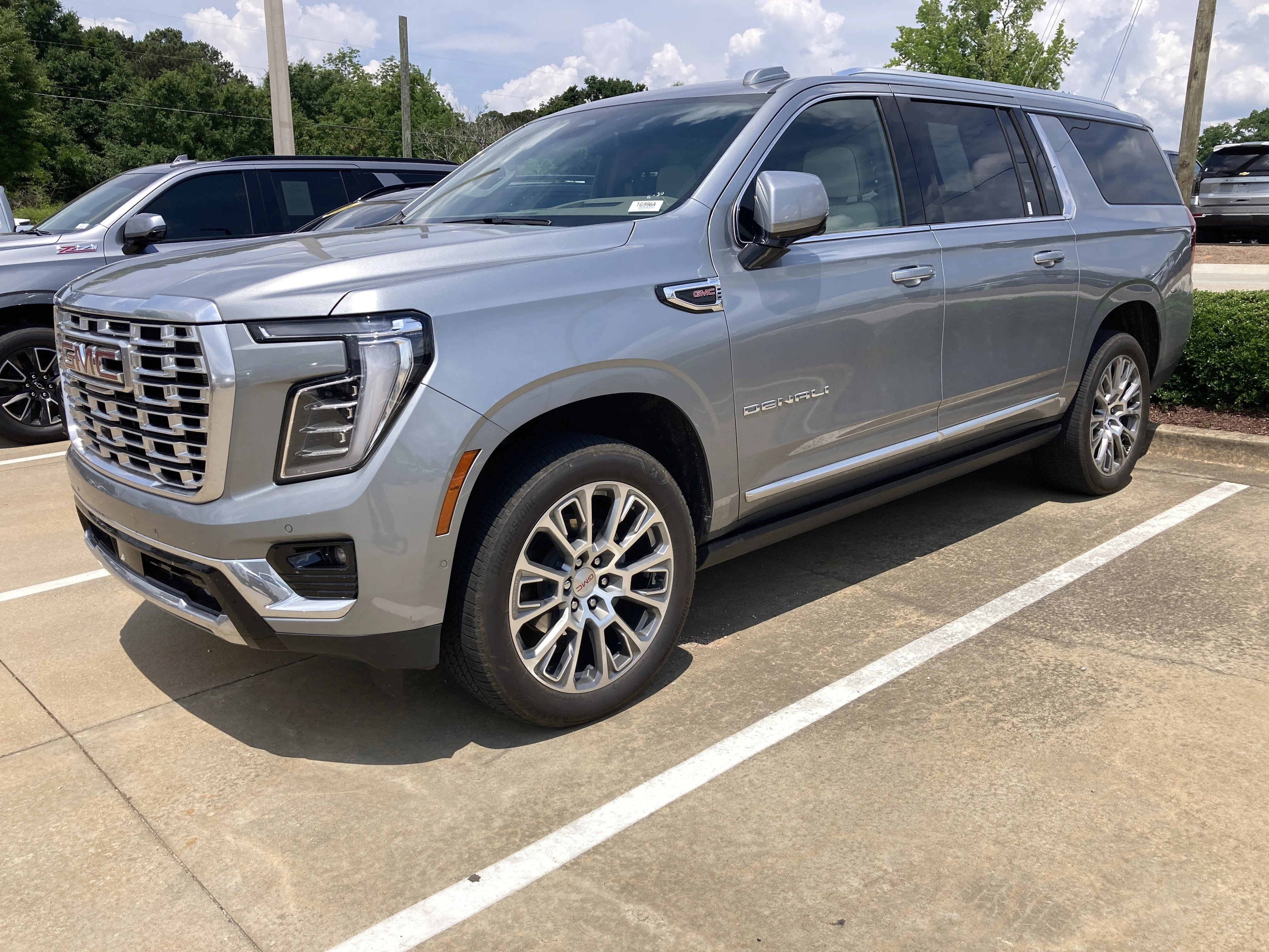2025 GMC Yukon Denali AWD's photo