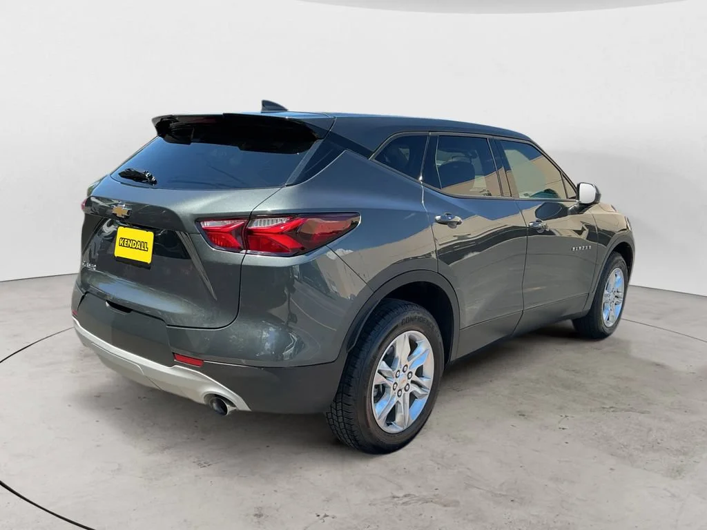 Used 2019 NIGHTFALL GRAY METALLIC Chevrolet 4DR FWD LT image 5