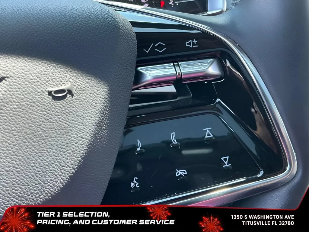 Used 2025 Crystal White Tricoat Cadillac Luxury 2 image 43