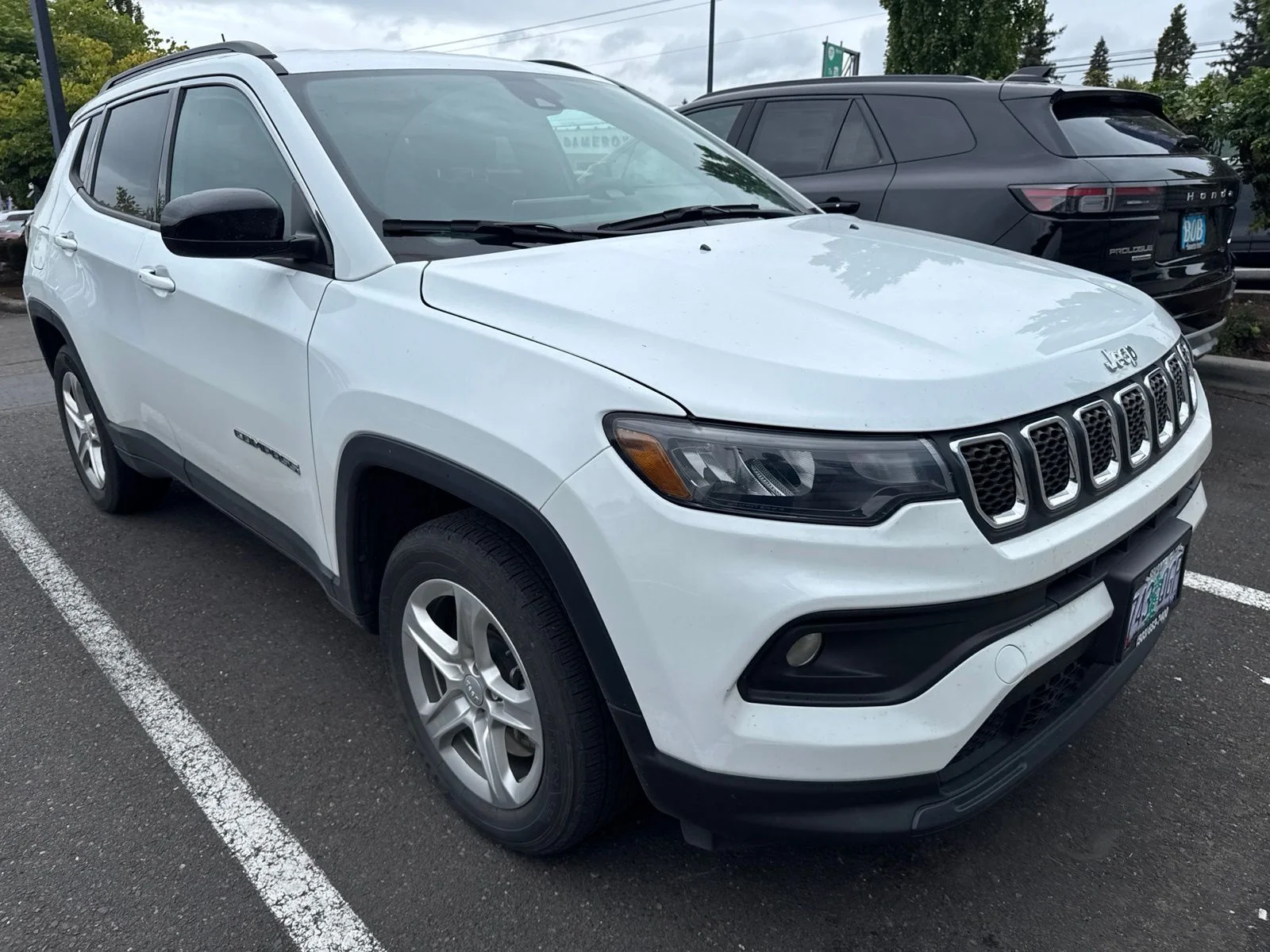 Used 2023 Bright White Clearcoat Jeep Latitude image 3