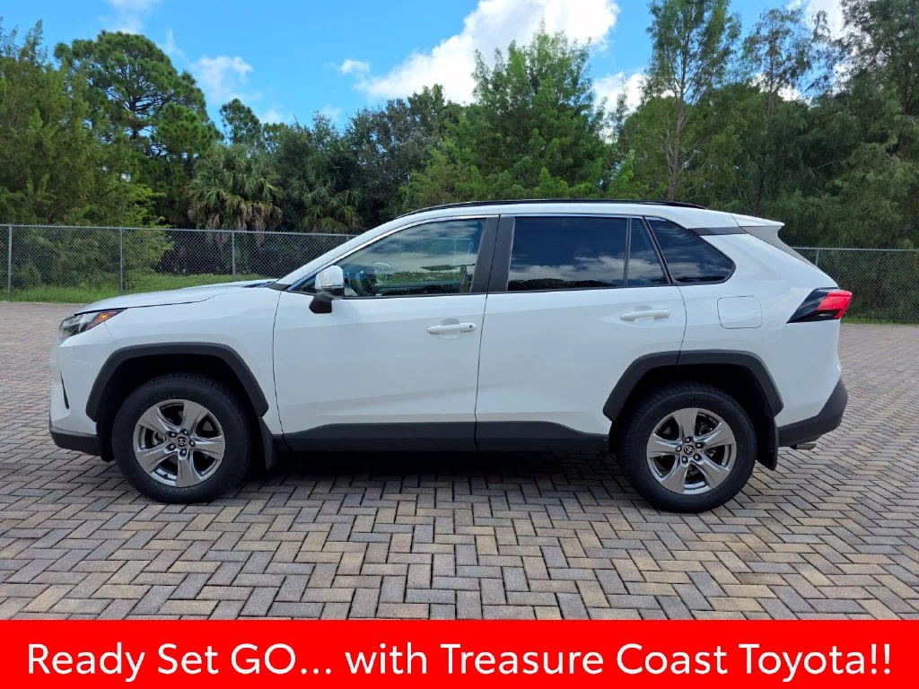 Used 2025 White Toyota XLE image 9