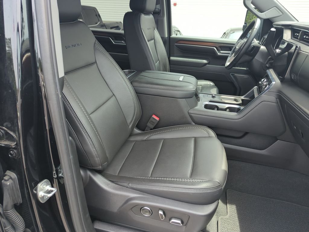 Used 2025 Black GMC Denali image 35