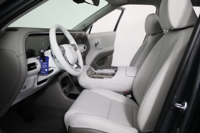 New 2026 Gray Hyundai SEL Premium 8P image 16