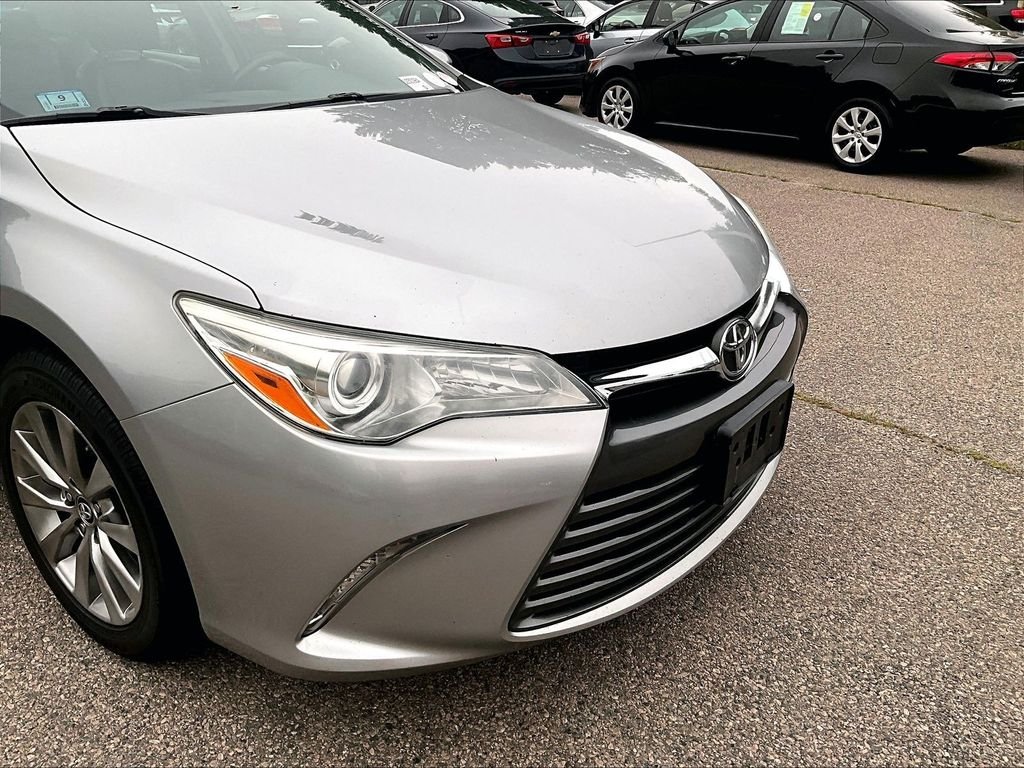 Used 2016 Silver Toyota XLE image 8
