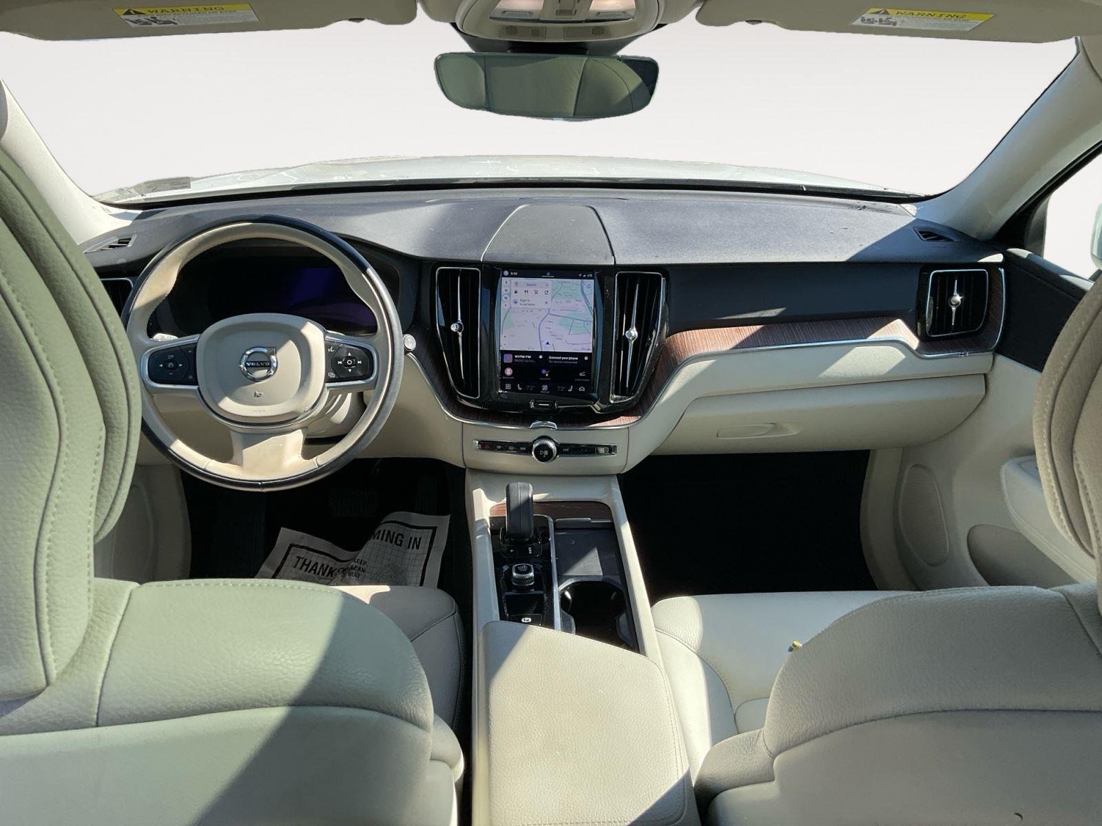 Used 2022 Crystal White Metallic Volvo Momentum image 10