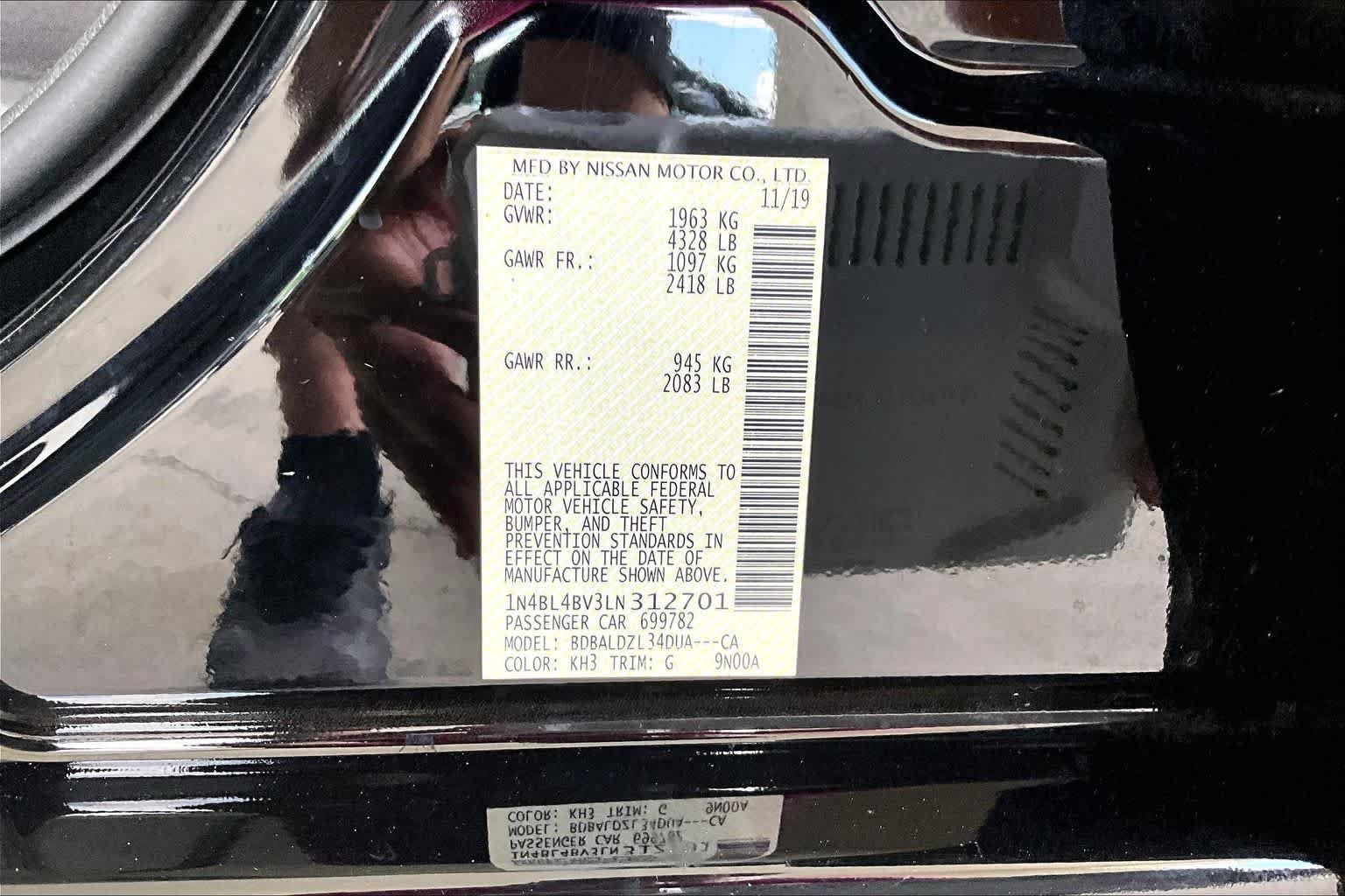 Used 2020 Super Black Nissan 2.5 S image 31