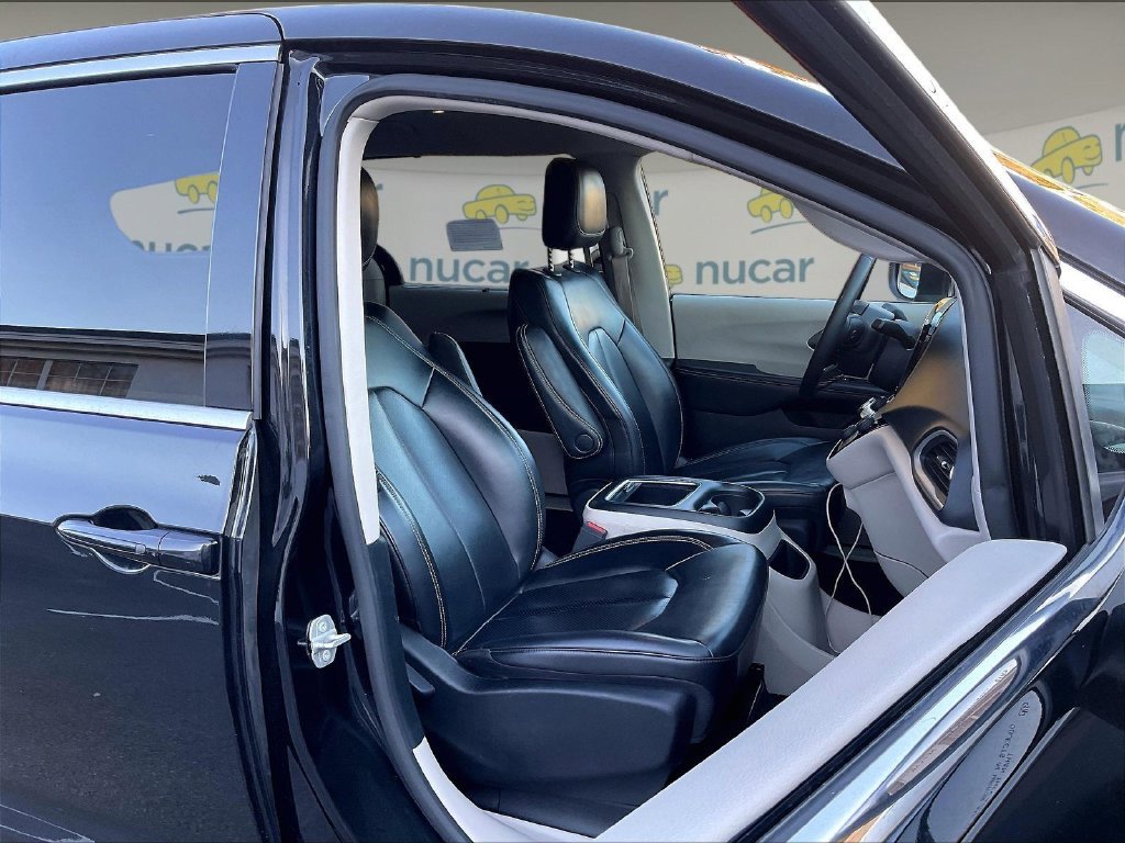 Used 2023 Black Chrysler Touring L image 11