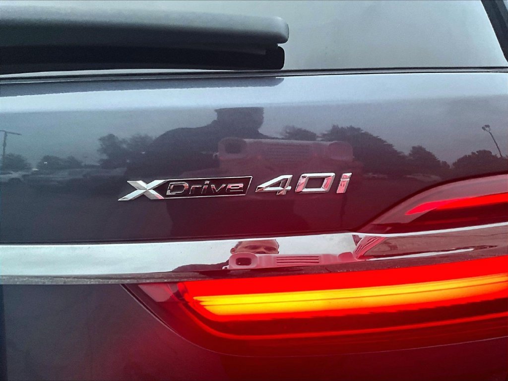 Used 2022 Gray BMW xDrive40i image 30