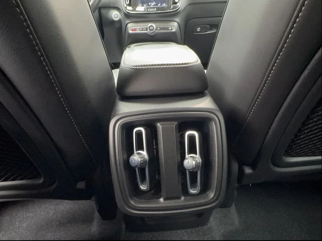 Used 2021 Black Volvo Momentum image 39