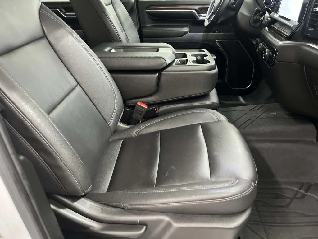 Used 2024 Summit White Chevrolet LT DRW image 29