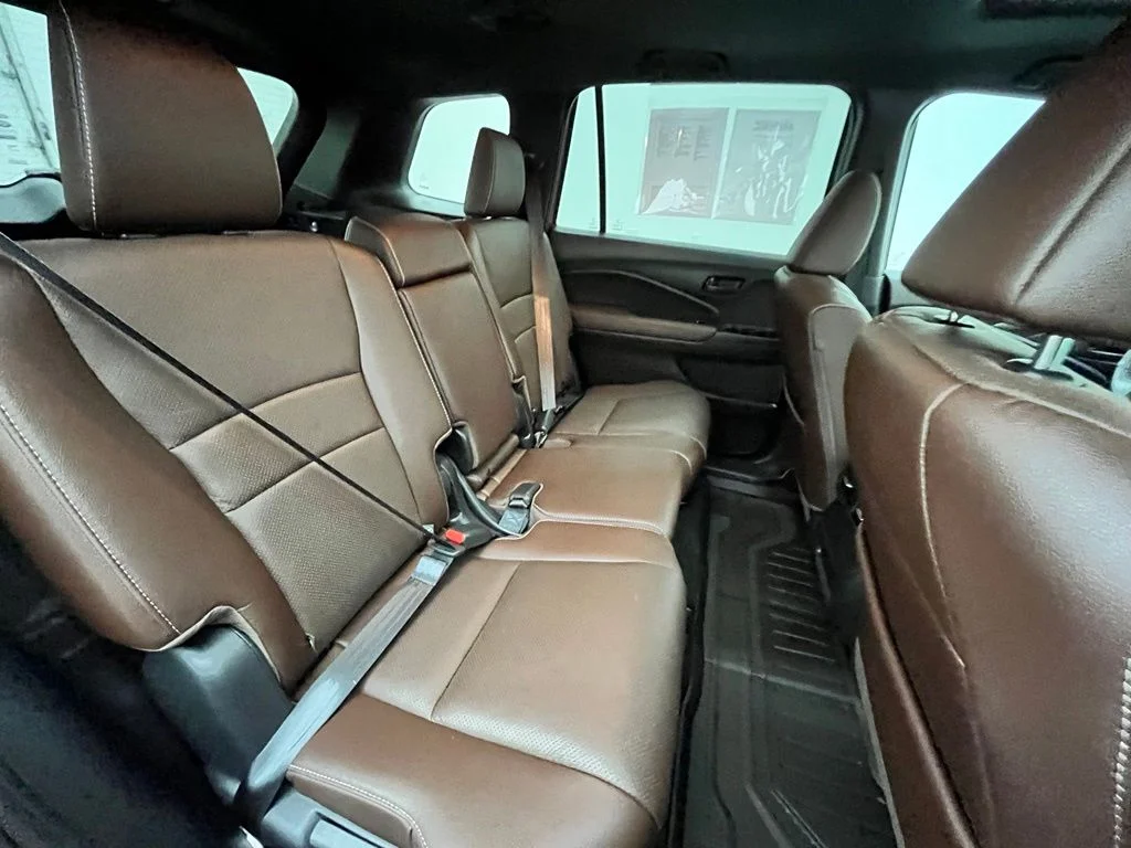 Used 2025 Red Honda EX-L image 38