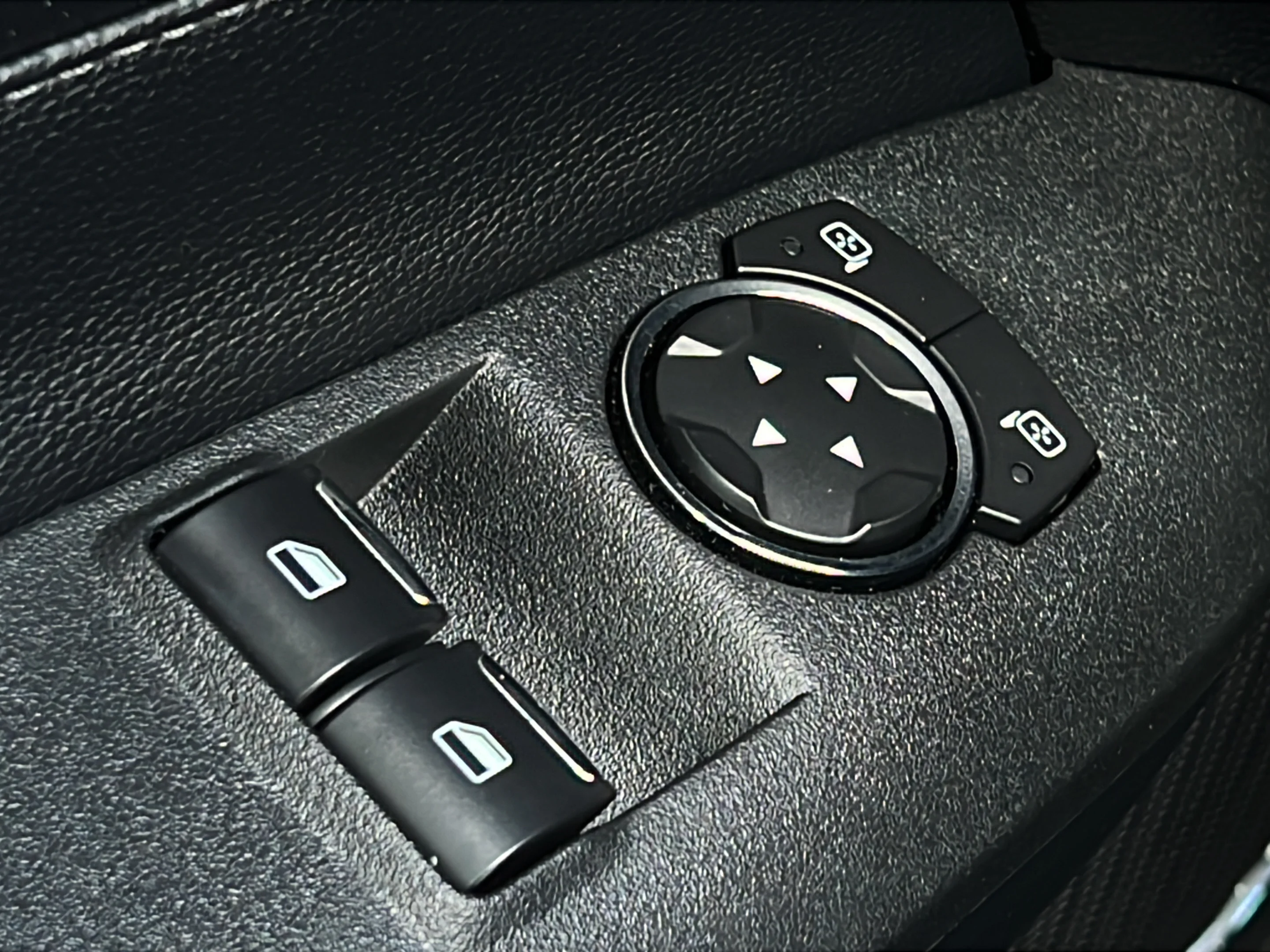 Used 2022 Silver Metallic Ford GT Premium image 17