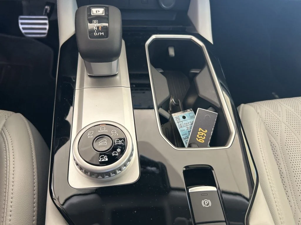 2025 Mitsubishi Outlander SEL Platinum Edition - Photo 48