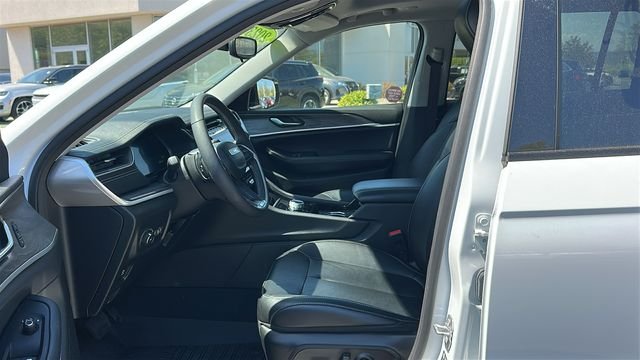 Used 2023 White Jeep Limited image 9