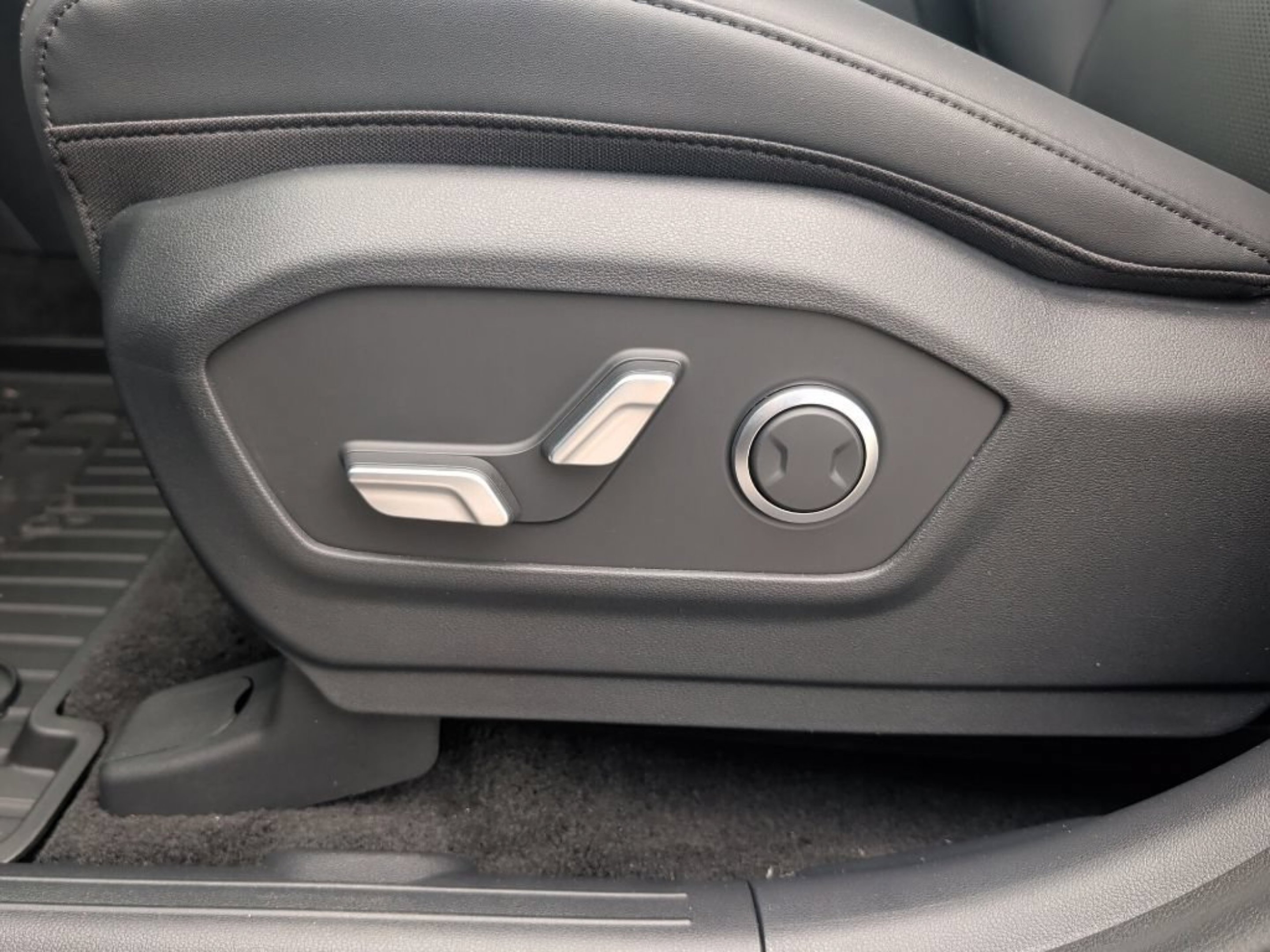 New 2026 Atlantis Blue Hyundai SEL image 31