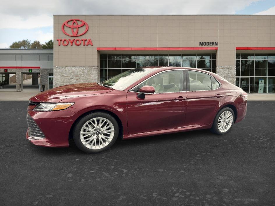 Used 2018 Ruby Flare Pearl Toyota XLE image 3