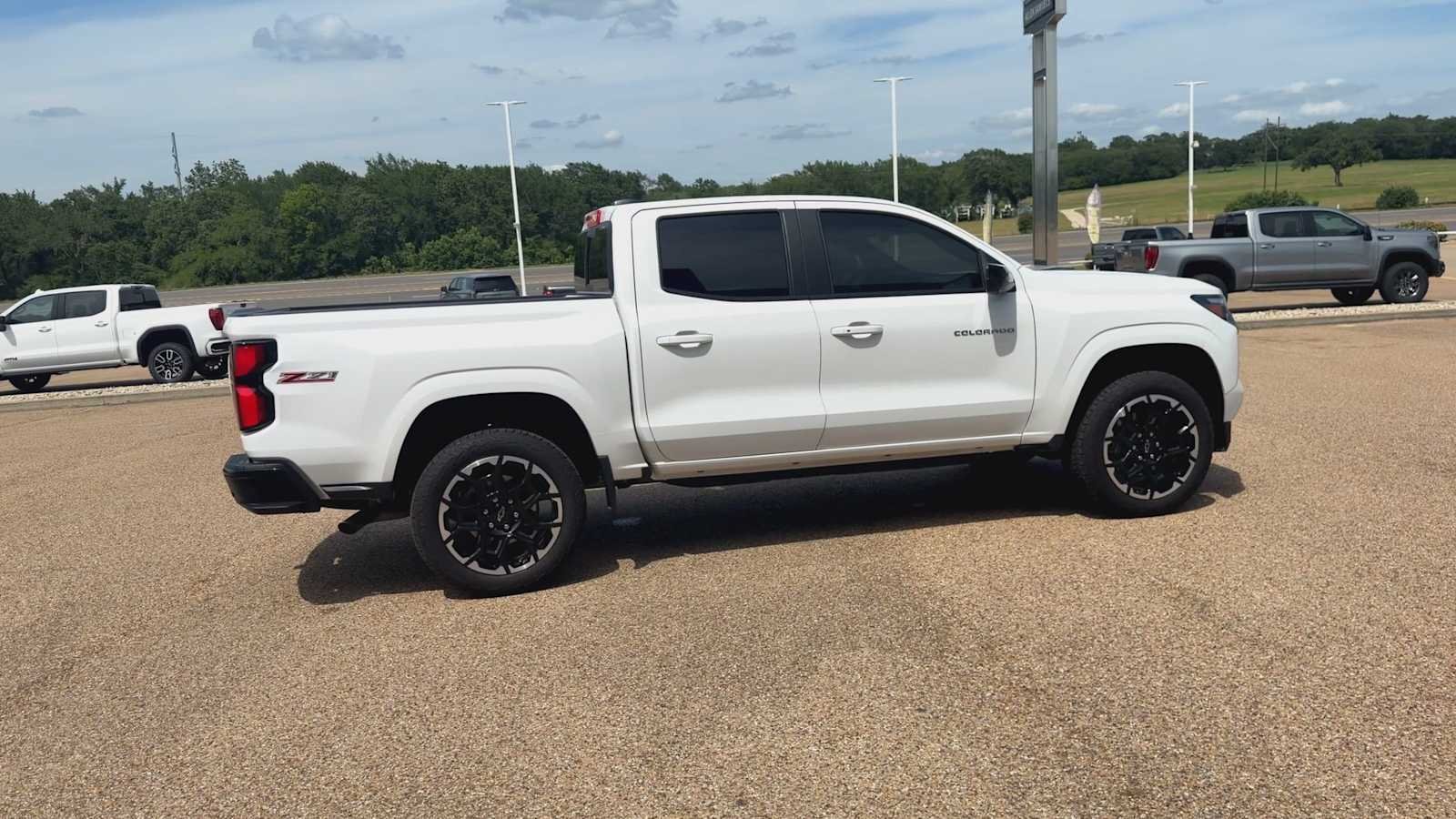 2026 Chevrolet Colorado Z71 - Photo 9