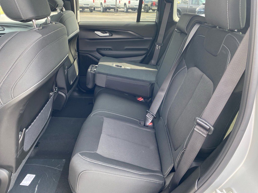 2025 Jeep Grand Cherokee Laredo - Photo 12