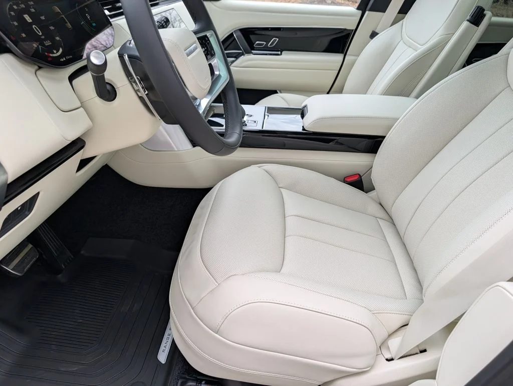New 2026 Eiger Grey Land Rover SE image 24