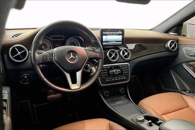 Used 2014  Mercedes-Benz CLA 250 image 3