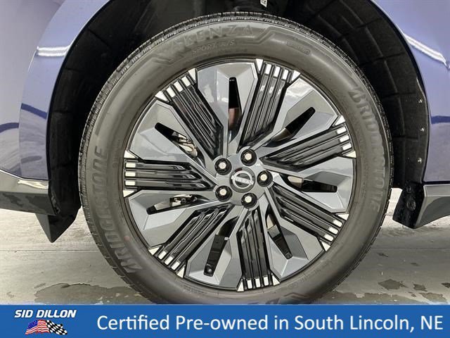 Used 2025 Deep Ocean Blue Pearl/Super Black Nissan Platinum image 18