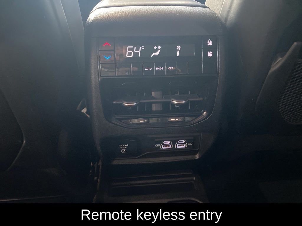 Used 2022 White Jeep Laredo image 11