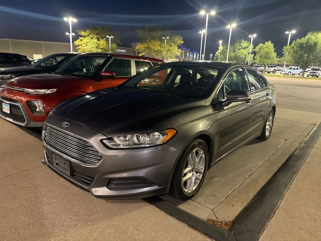 Used 2013 Gray Ford SE image 2