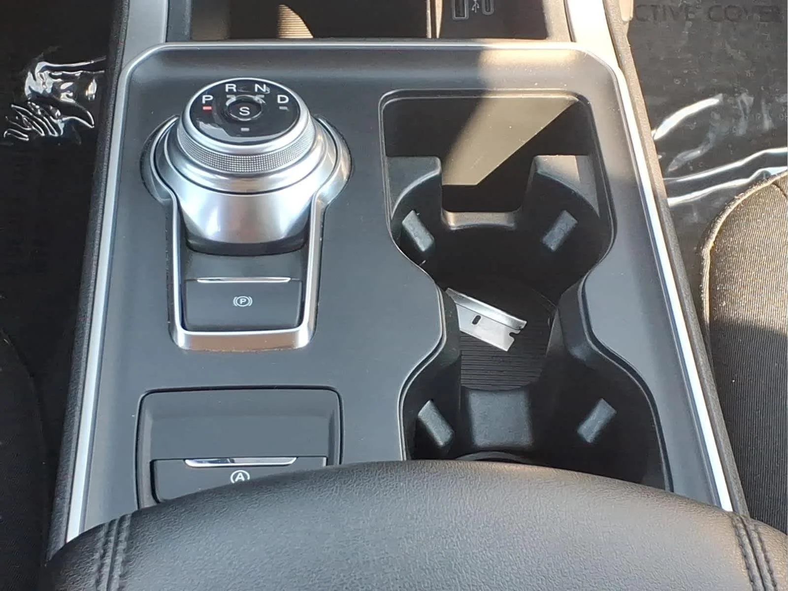 Used 2024 Agate Black Metallic Ford SE image 26