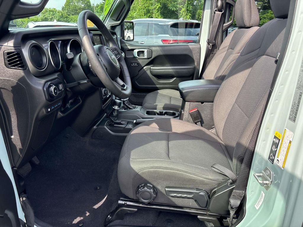 Used 2023  Jeep Willys 4xe image 11