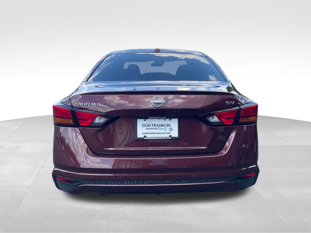 Used 2023 Red Nissan 2.5 SV image 4