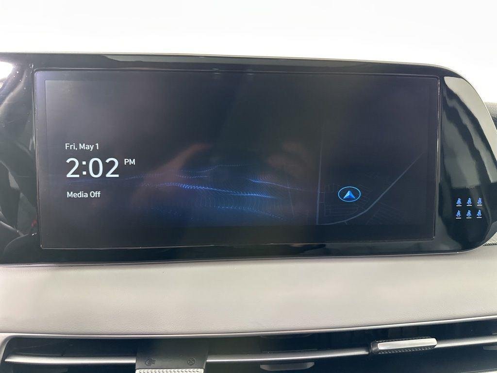 Used 2023 Silver Hyundai SEL image 5